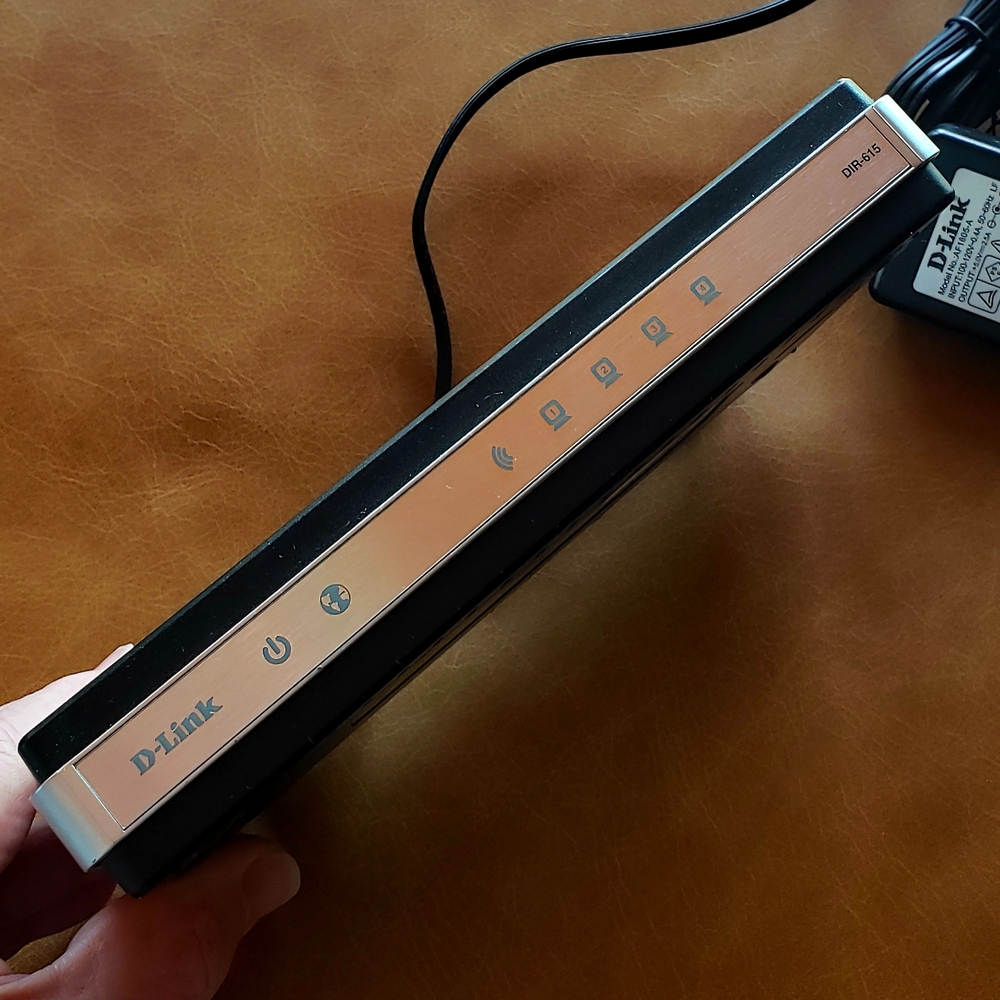 D-LINK DIR-615 Wireless Router with Dual Antennas in Box - EUC - Picture 8 of 15